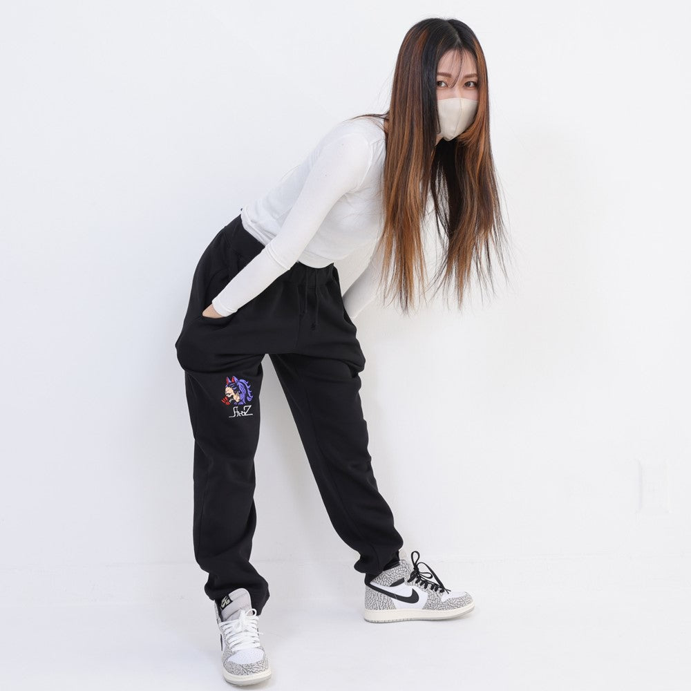 Sweatpants with online embroidery