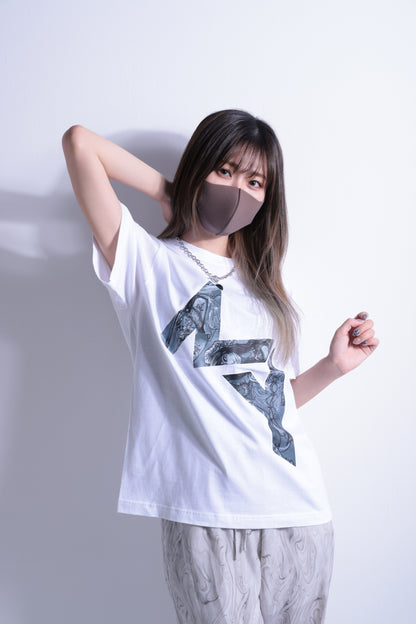 big logo t-shirt