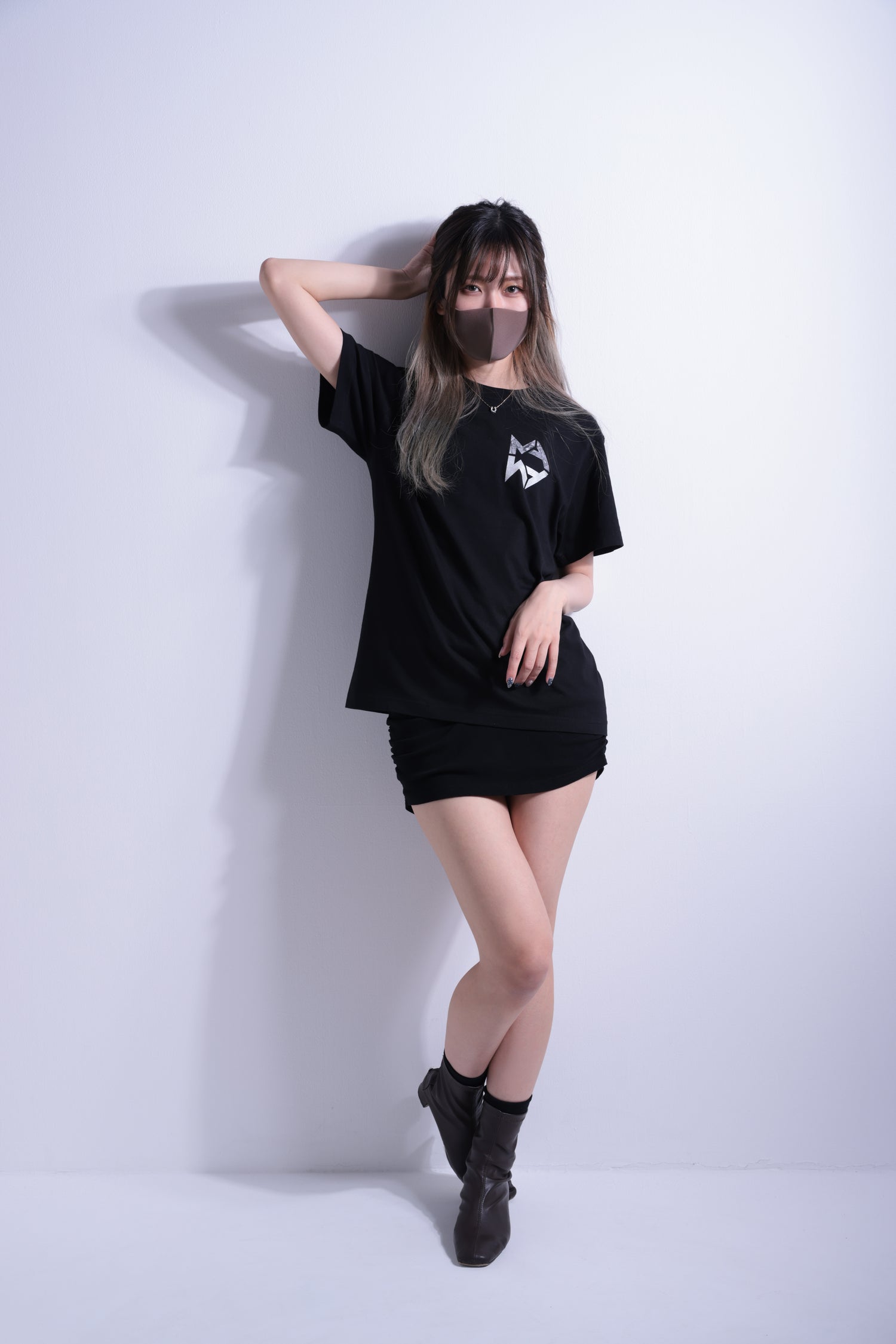 chest logo t-shirt