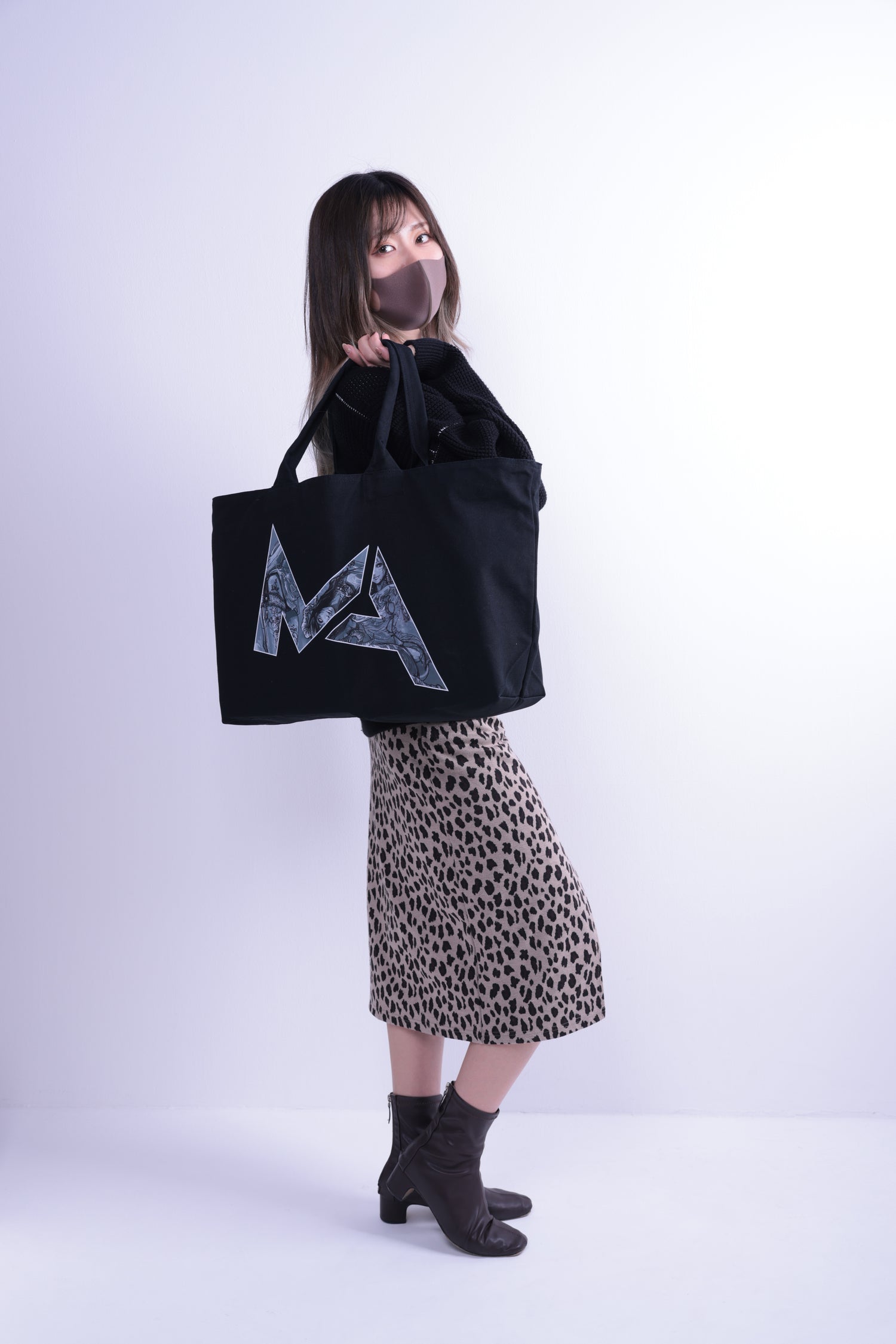 big logo tote